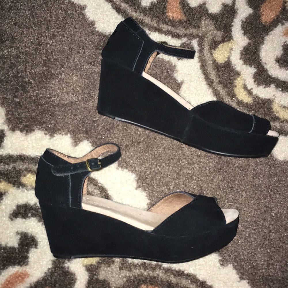 Toms wedges